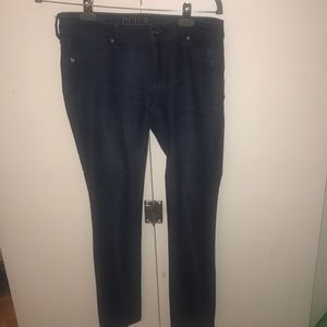 DL1961 away stretch | 360 comfort blue jeans.